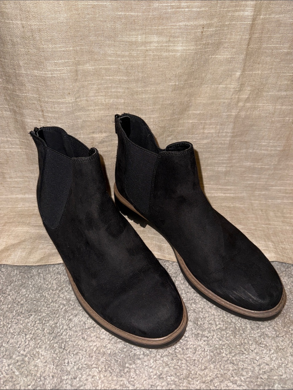 Kensie Black Suede Chukka Boots with Brown Trim